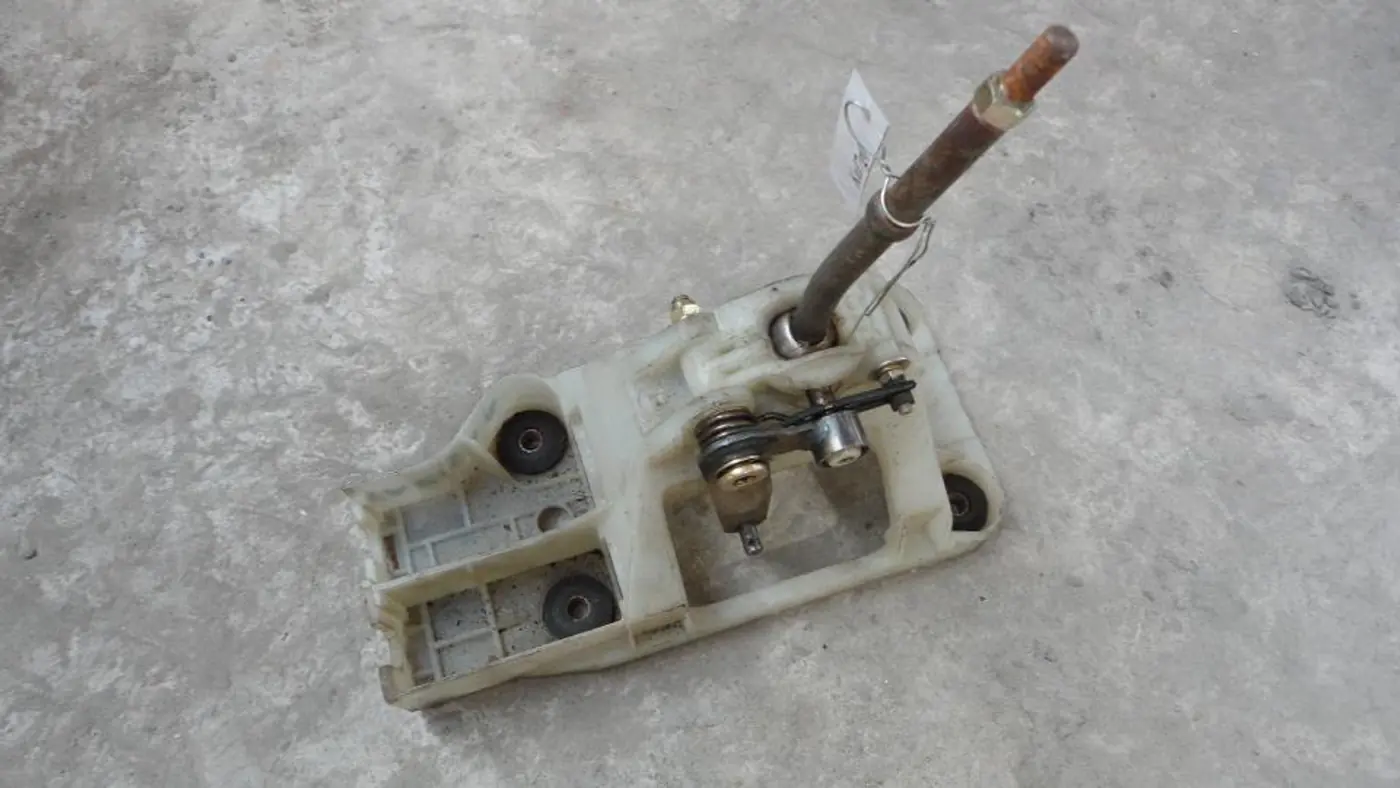 Кулиса к Mitsubishi Carisma 2000