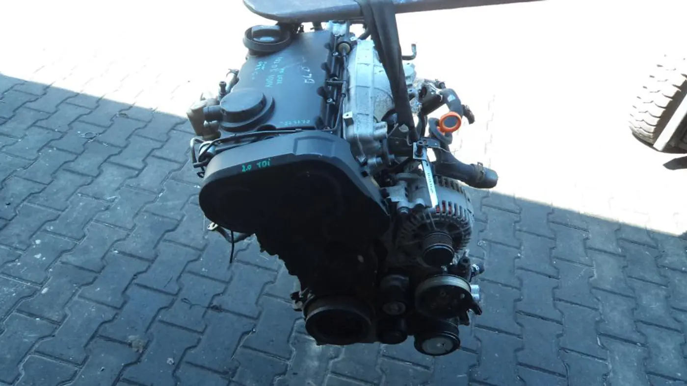 Двигатель к Audi A4 2005
