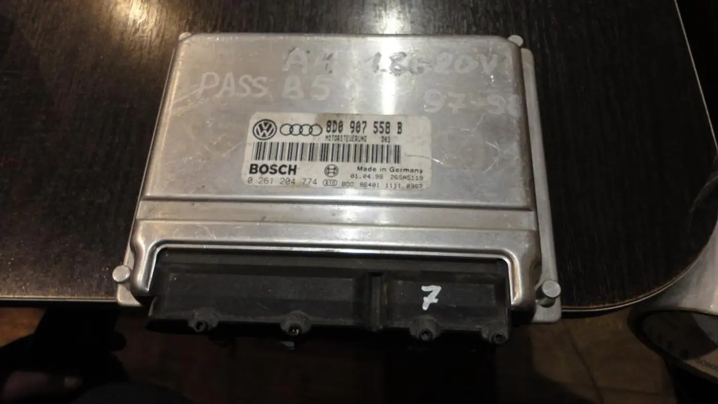 Блок управления двигателем к Audi A4 1998