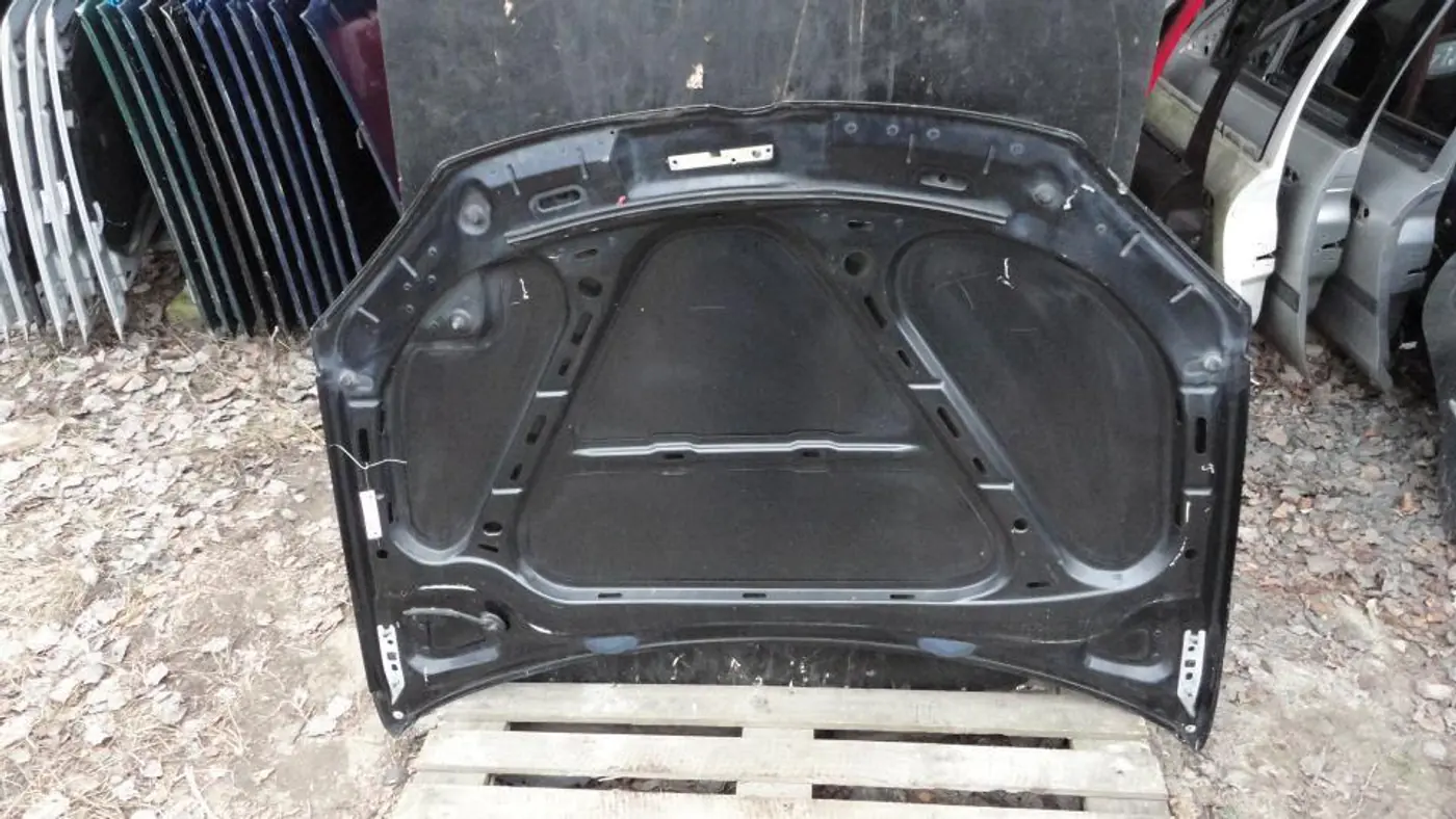 Капот к Volkswagen Golf 2005