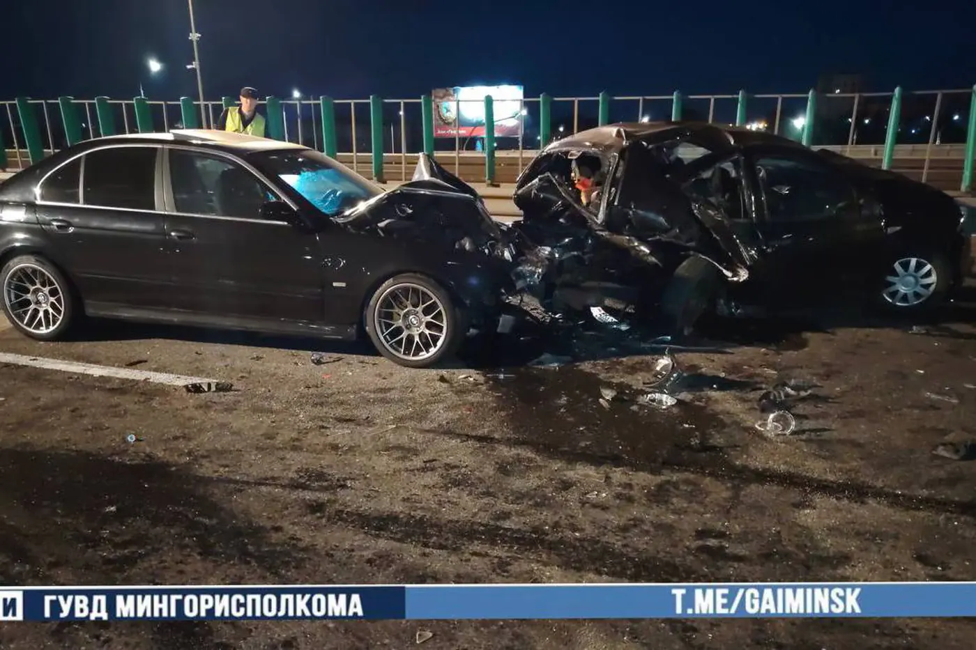 На МКАД водитель BMW протаранил людей после первого ДТП – жесткие кадры