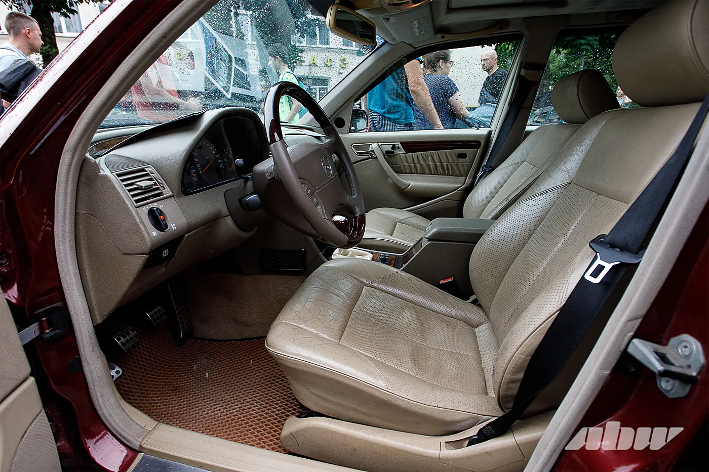 Полицейские на Ford и короли автозвука: наш репортаж с автофеста в Логойске