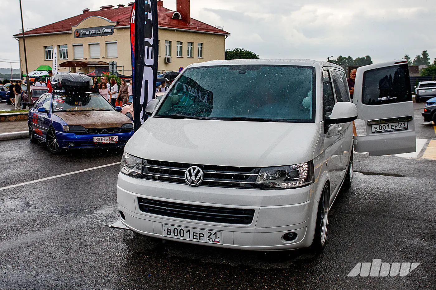 Полицейские на Ford и короли автозвука: наш репортаж с автофеста в Логойске