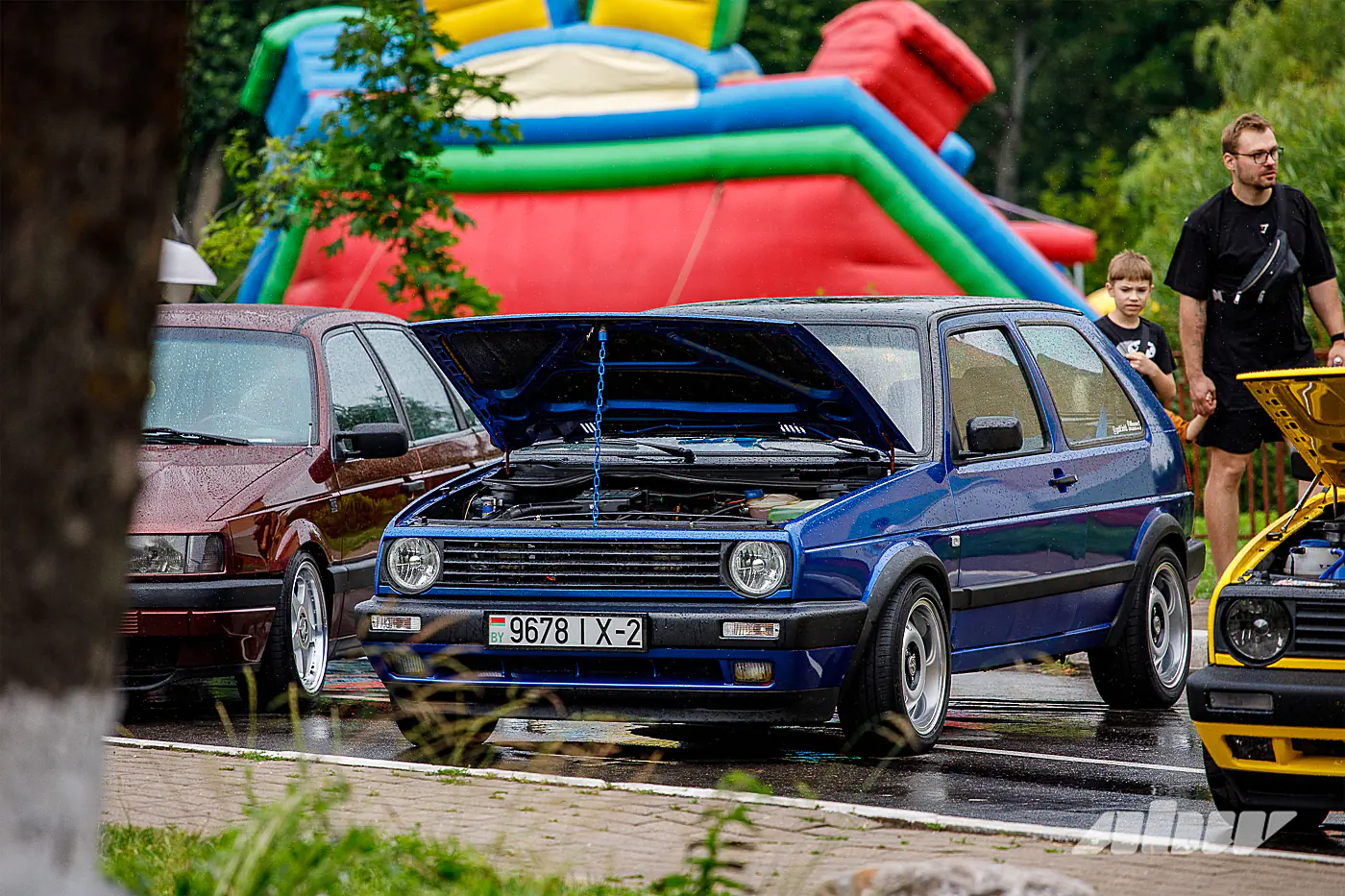 Полицейские на Ford и короли автозвука: наш репортаж с автофеста в Логойске