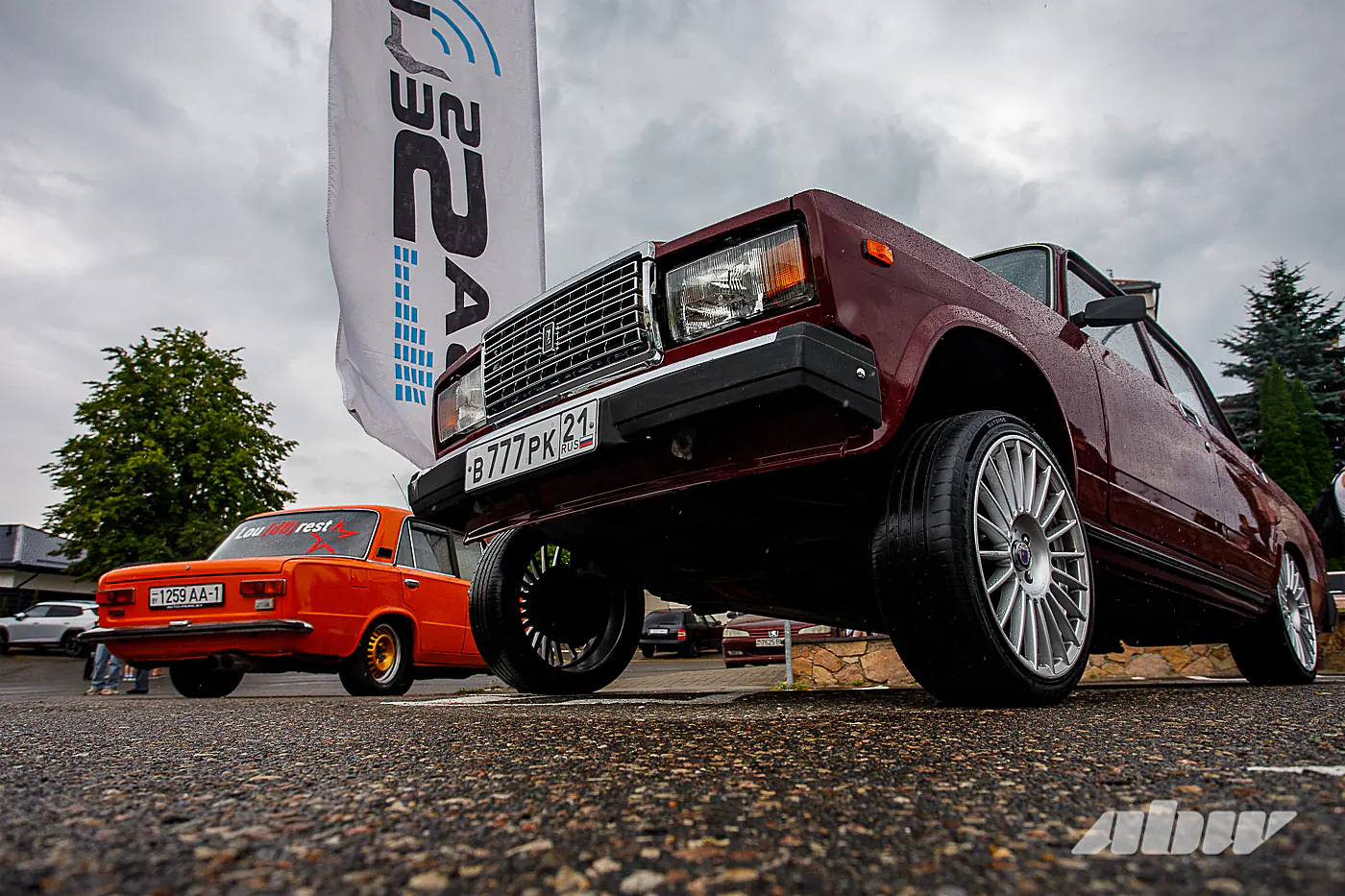 Полицейские на Ford и короли автозвука: наш репортаж с автофеста в Логойске