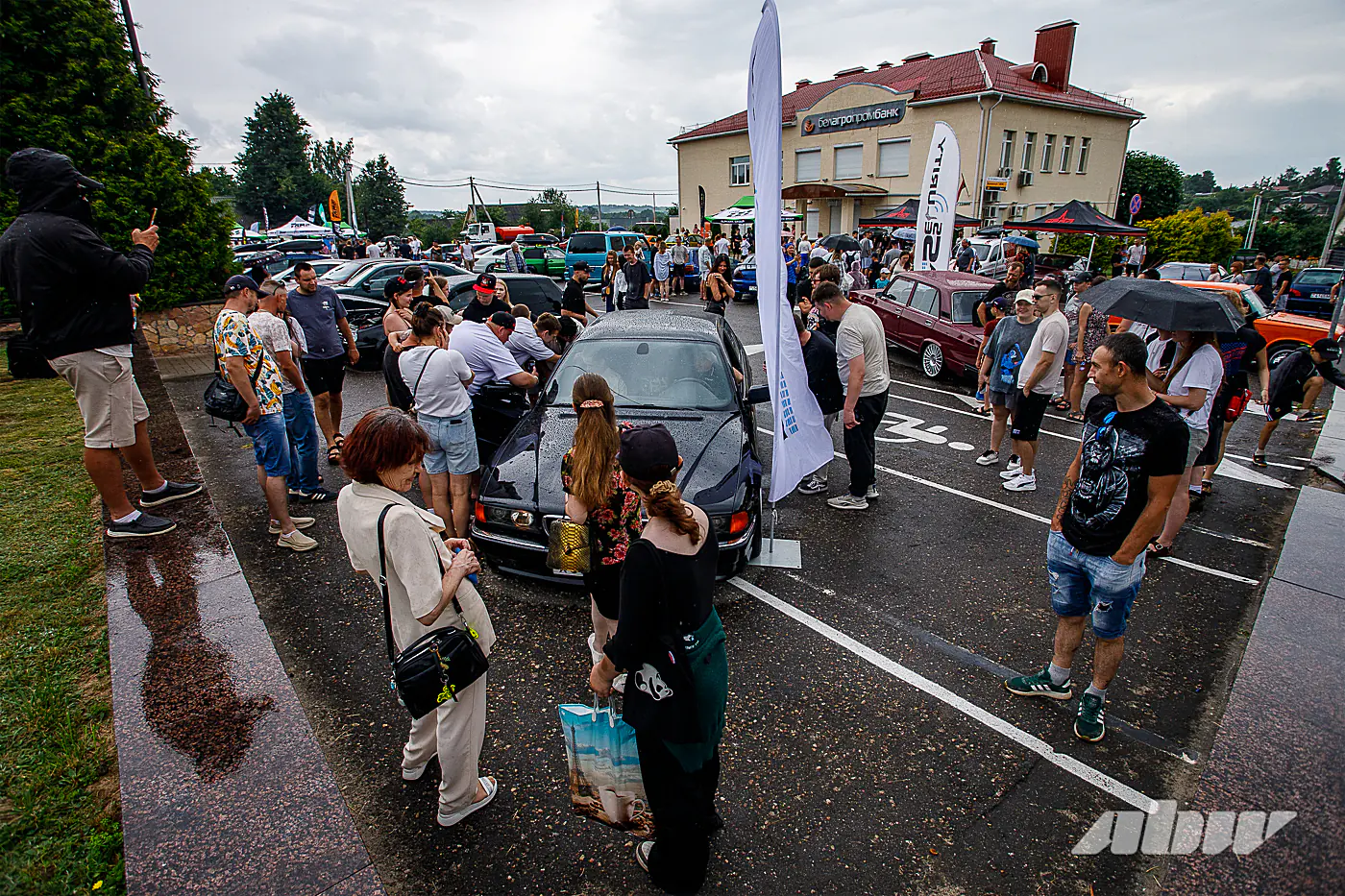 Полицейские на Ford и короли автозвука: наш репортаж с автофеста в Логойске