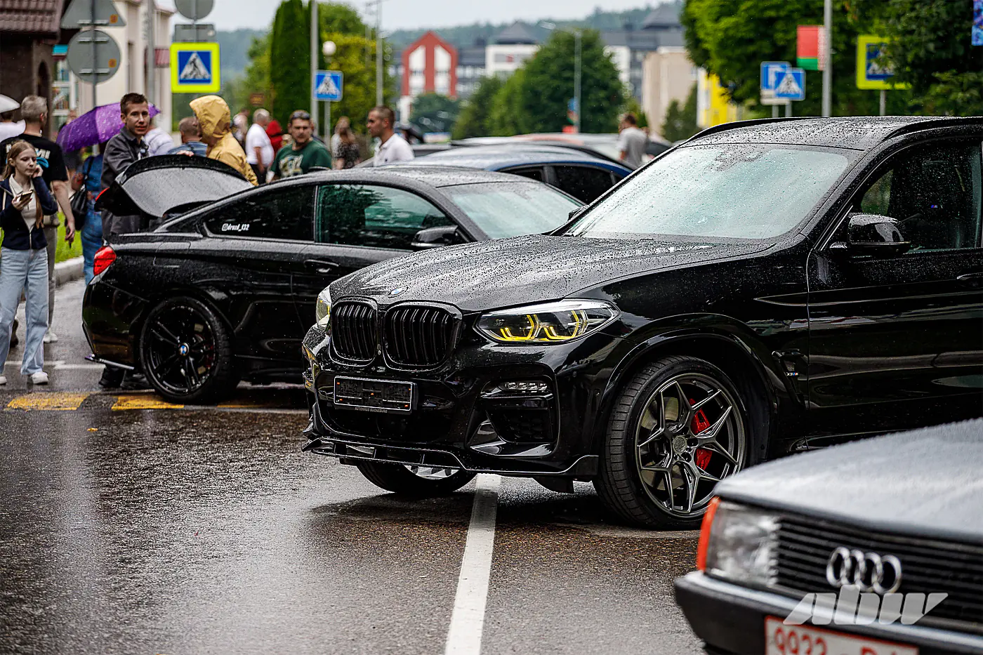 Полицейские на Ford и короли автозвука: наш репортаж с автофеста в Логойске