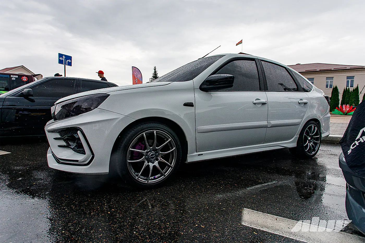 Полицейские на Ford и короли автозвука: наш репортаж с автофеста в Логойске