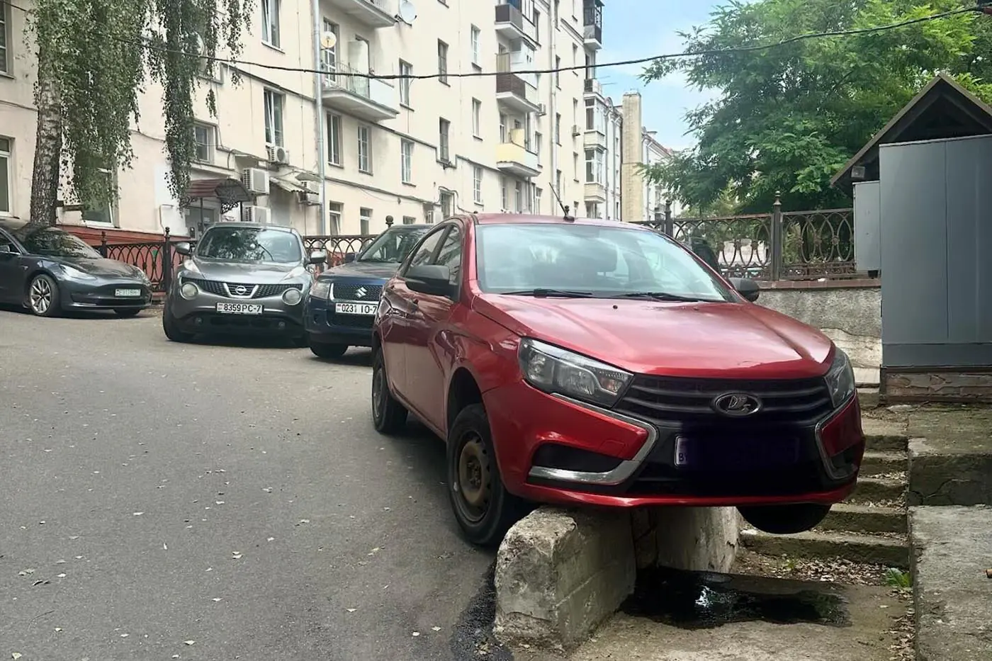 Чудеса баланса: как Lada оказалась в воздухе