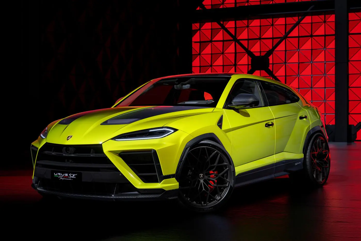 Гибридный Urus SE Performante стал самым мощным кроссовером Lamborghini