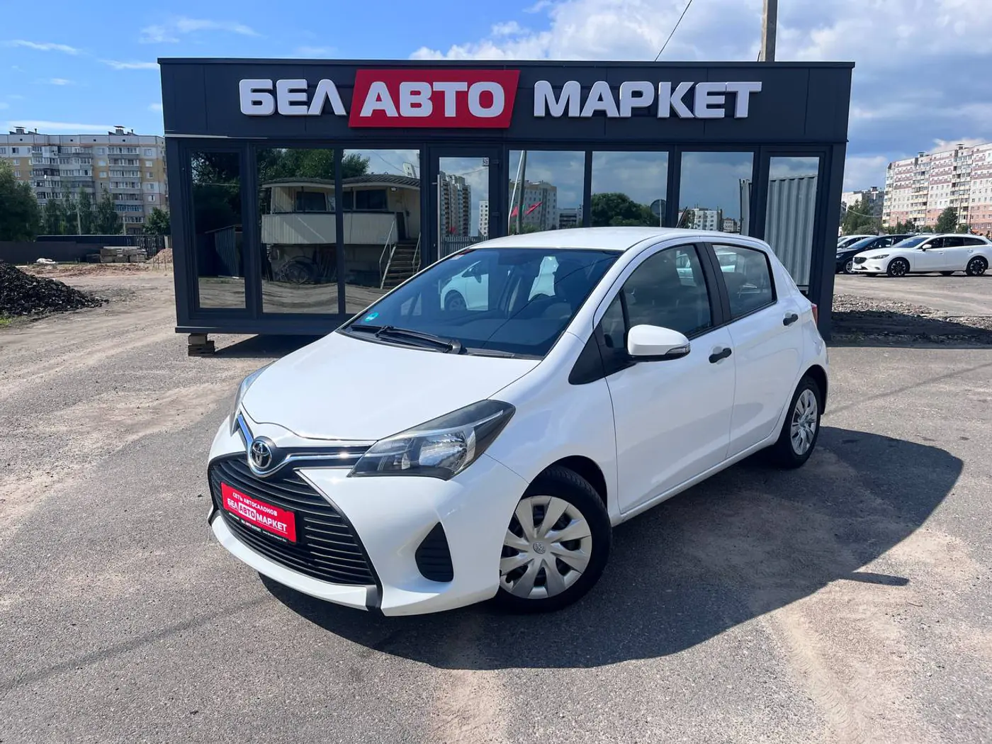 Toyota Yaris III Рестайлинг, 2015
