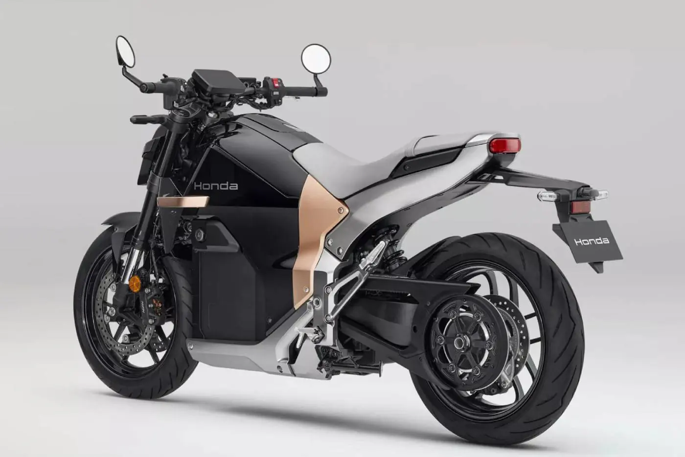 Honda запустила продажи первого электрического мотоцикла