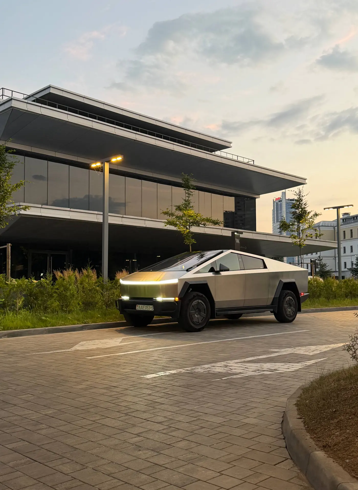 Tesla Cybertruck I, 2025