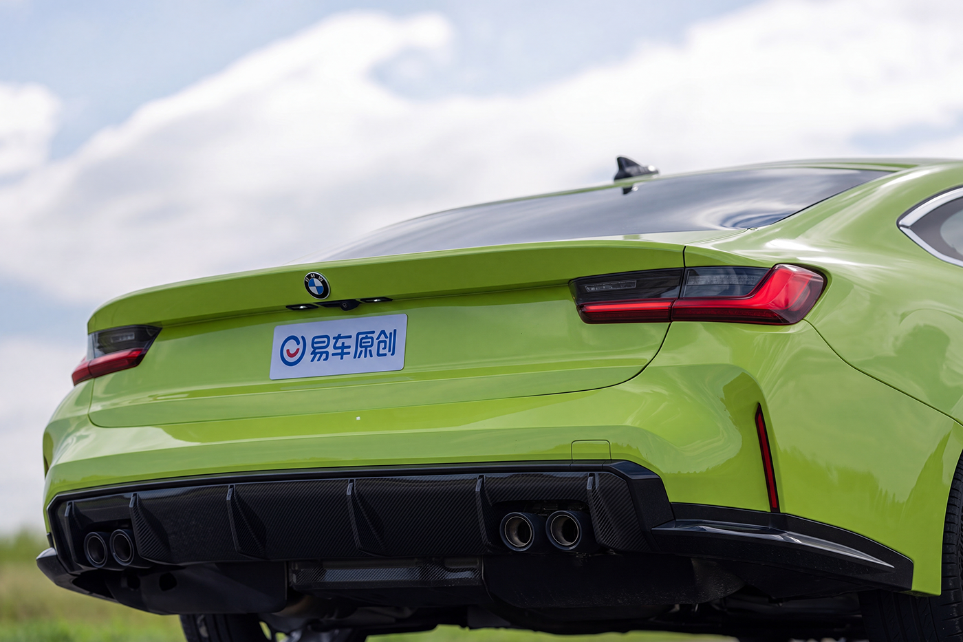 В Китае построили самый безумный BMW M3 шириной почти 3 метра