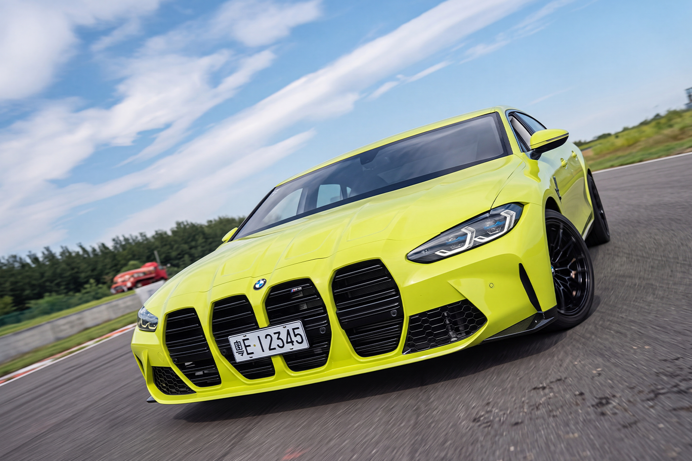 В Китае построили самый безумный BMW M3 шириной почти 3 метра