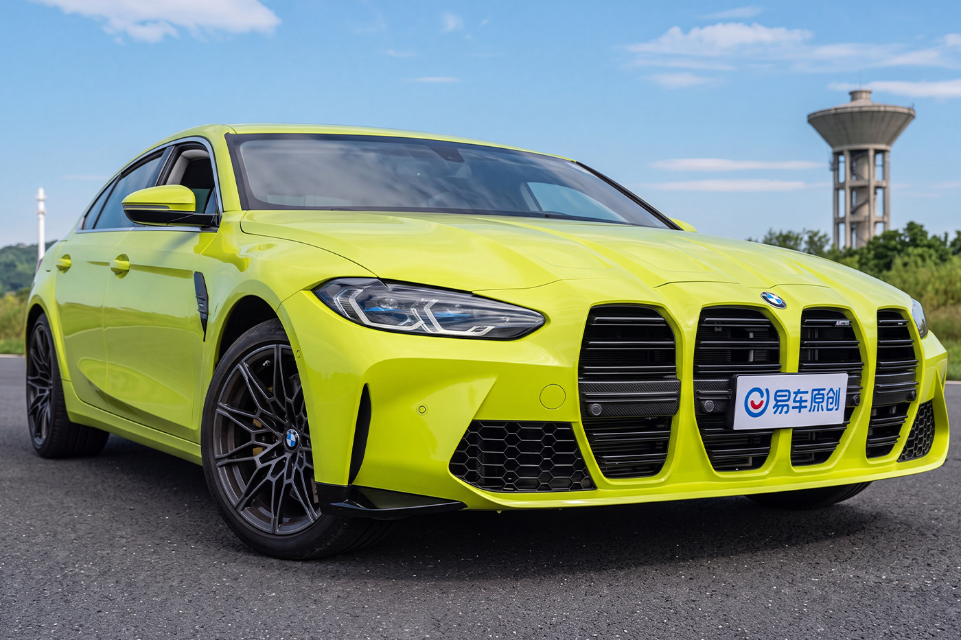 В Китае построили самый безумный BMW M3 шириной почти 3 метра