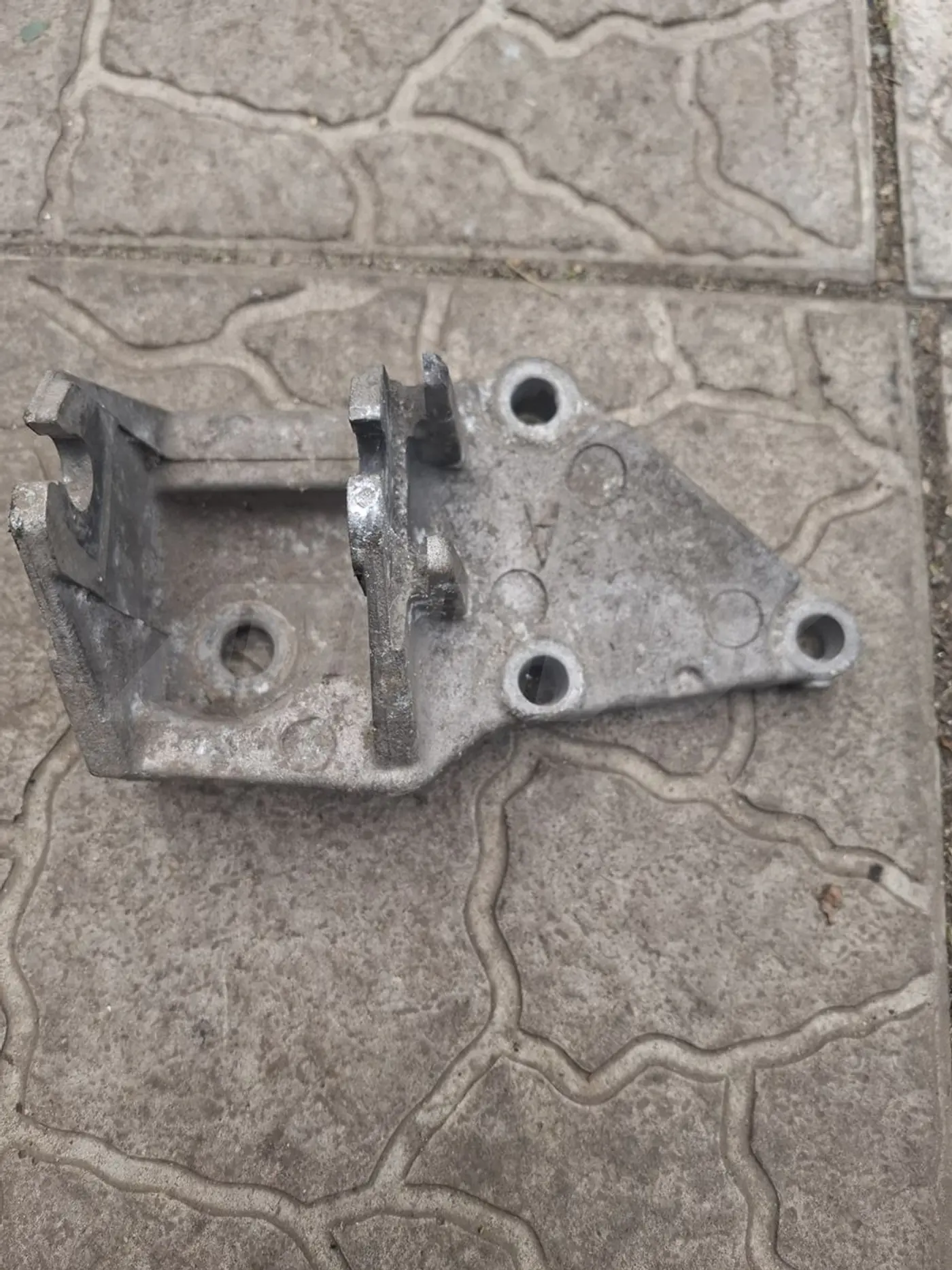 Кронштейн двигателя к Peugeot 406 2000