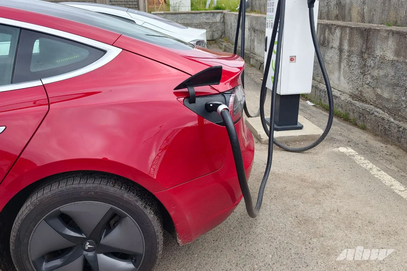 «Экономии нет!»: 9 минусов и 4 плюса электромобилей от владельца Tesla