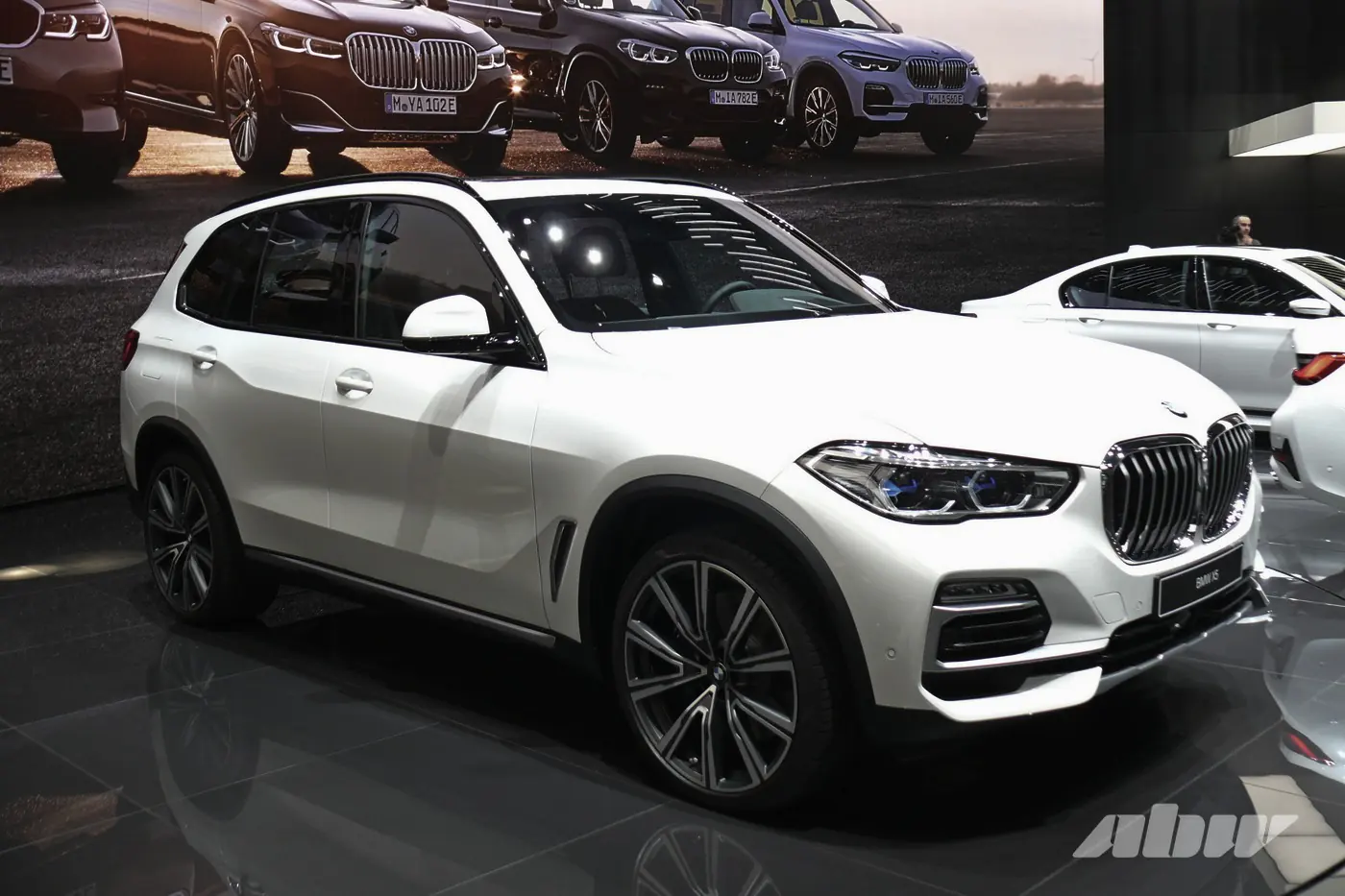 Новый BMW X5: спорная внешность, бензин, дизель и электричество