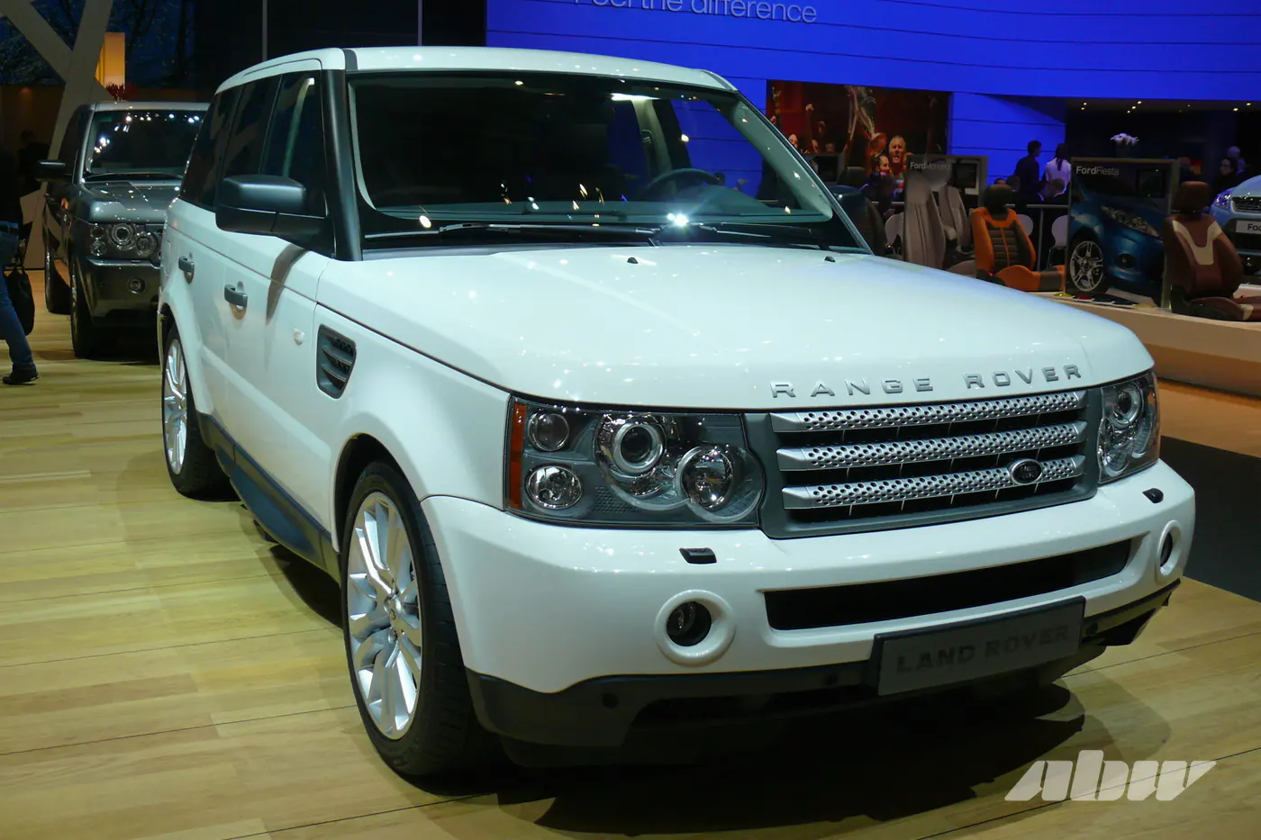 Два десятилетия «внедорожного спорта»: англичане отметили юбилей Range Rover Sport