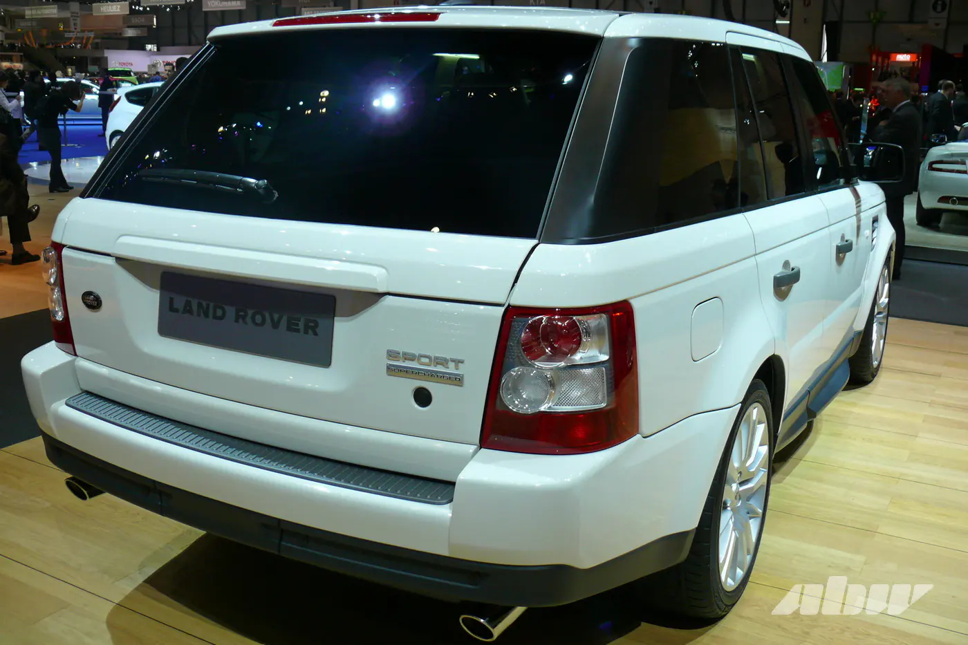Два десятилетия «внедорожного спорта»: англичане отметили юбилей Range Rover Sport