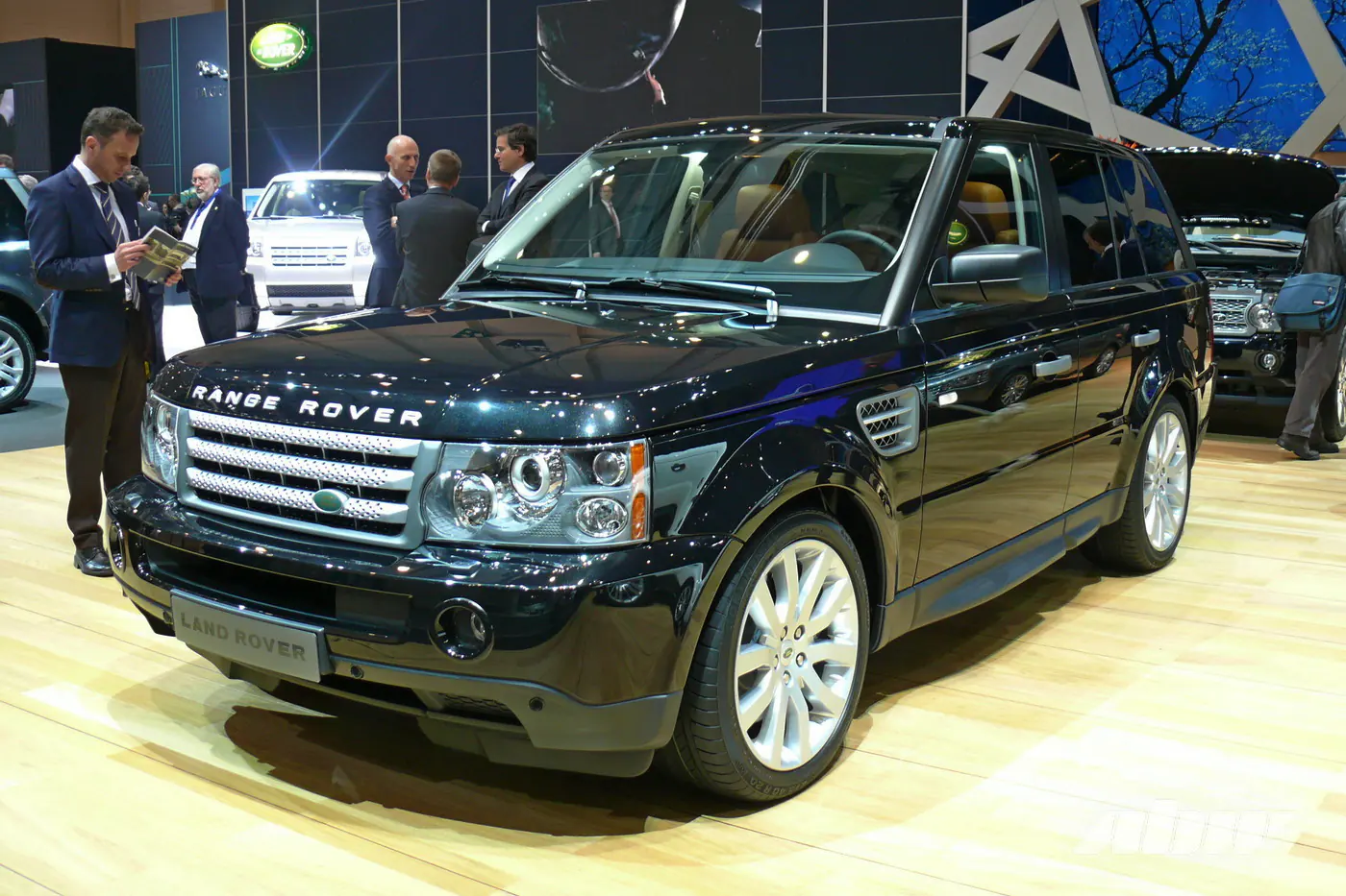 Два десятилетия «внедорожного спорта»: англичане отметили юбилей Range Rover Sport