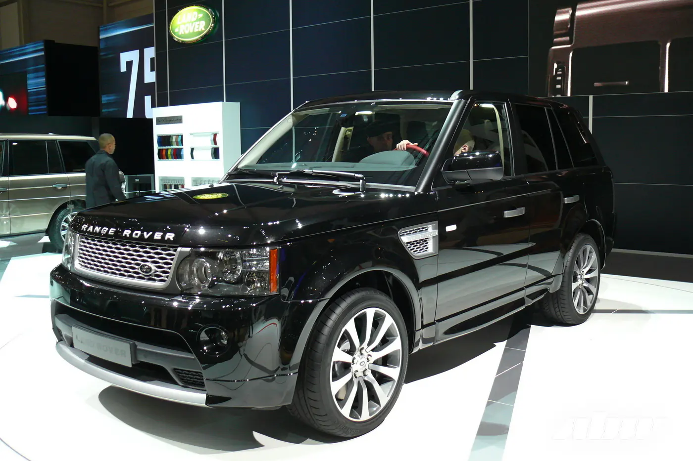 Два десятилетия «внедорожного спорта»: англичане отметили юбилей Range Rover Sport