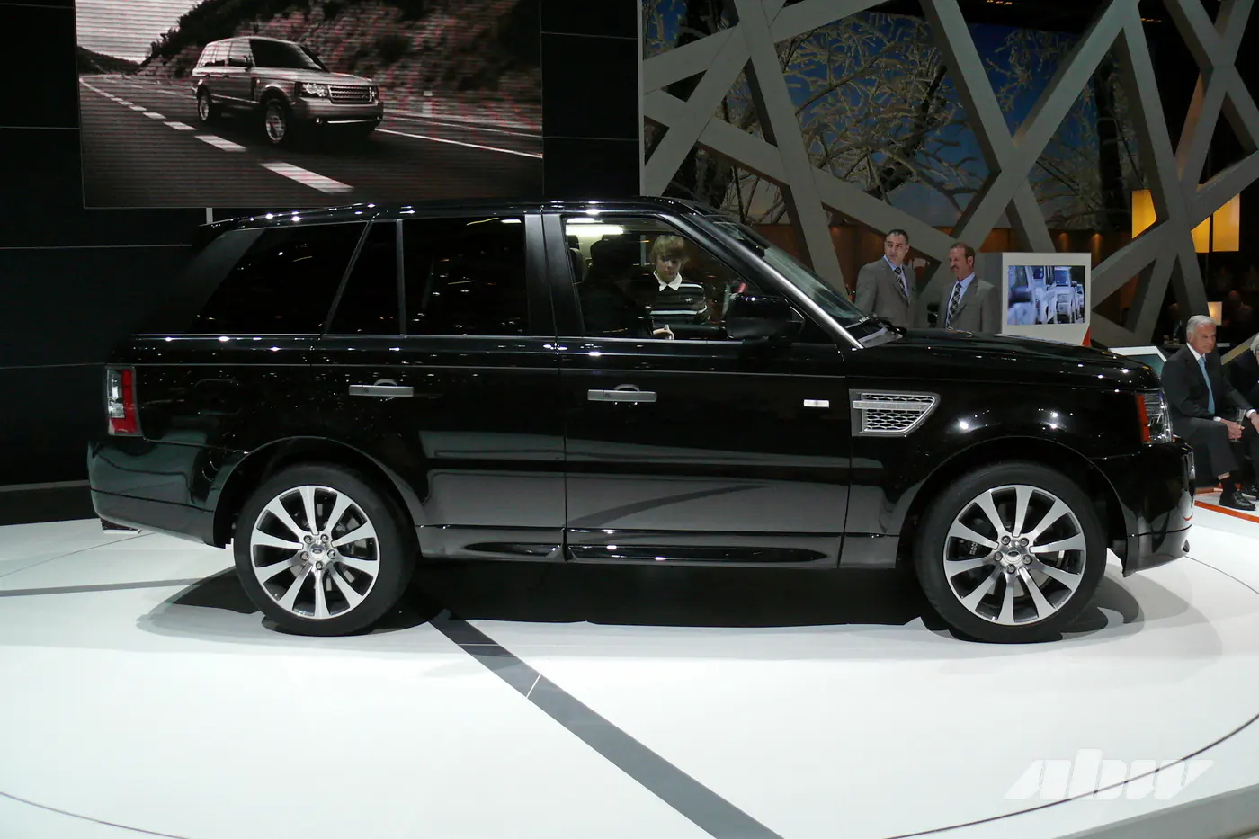 Два десятилетия «внедорожного спорта»: англичане отметили юбилей Range Rover Sport