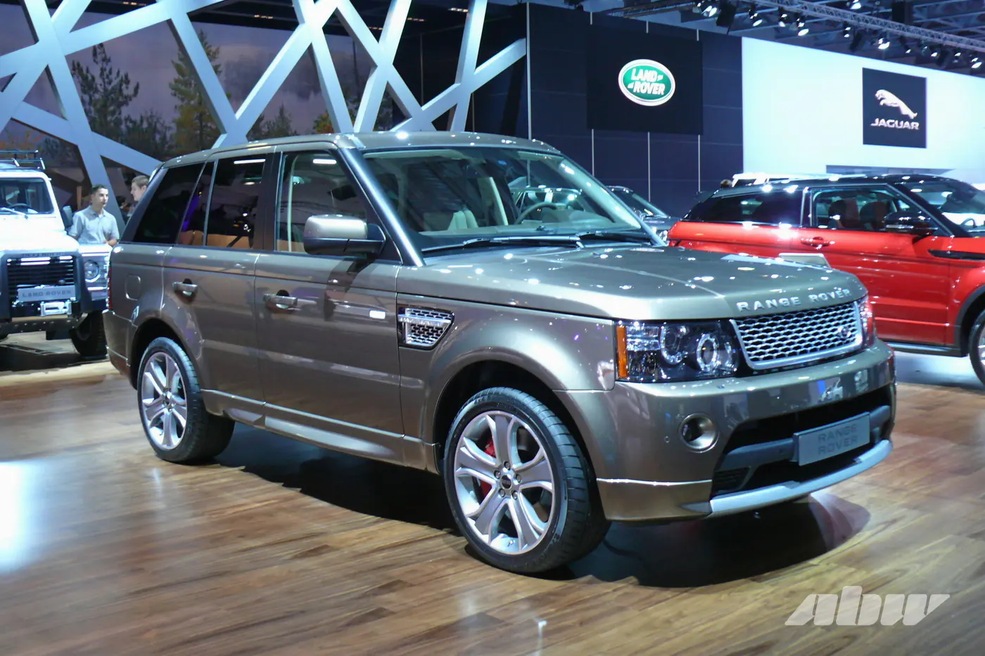 Два десятилетия «внедорожного спорта»: англичане отметили юбилей Range Rover Sport