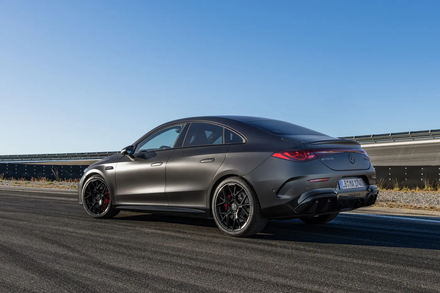 Новые «зажигалки» Mercedes-AMG CLA 45: теперь на электричестве