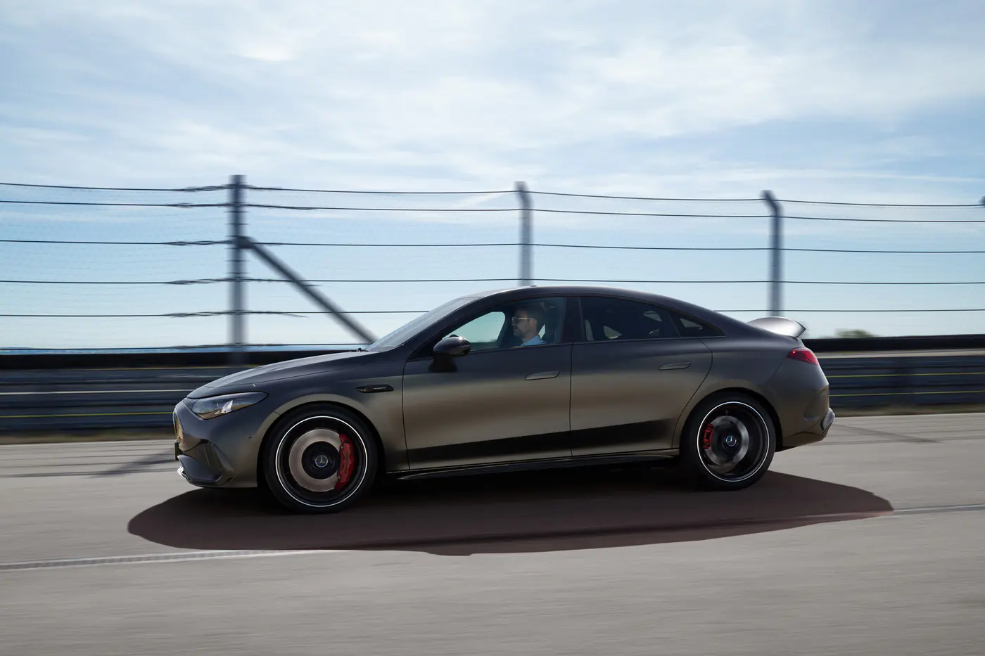Новые «зажигалки» Mercedes-AMG CLA 45: теперь на электричестве
