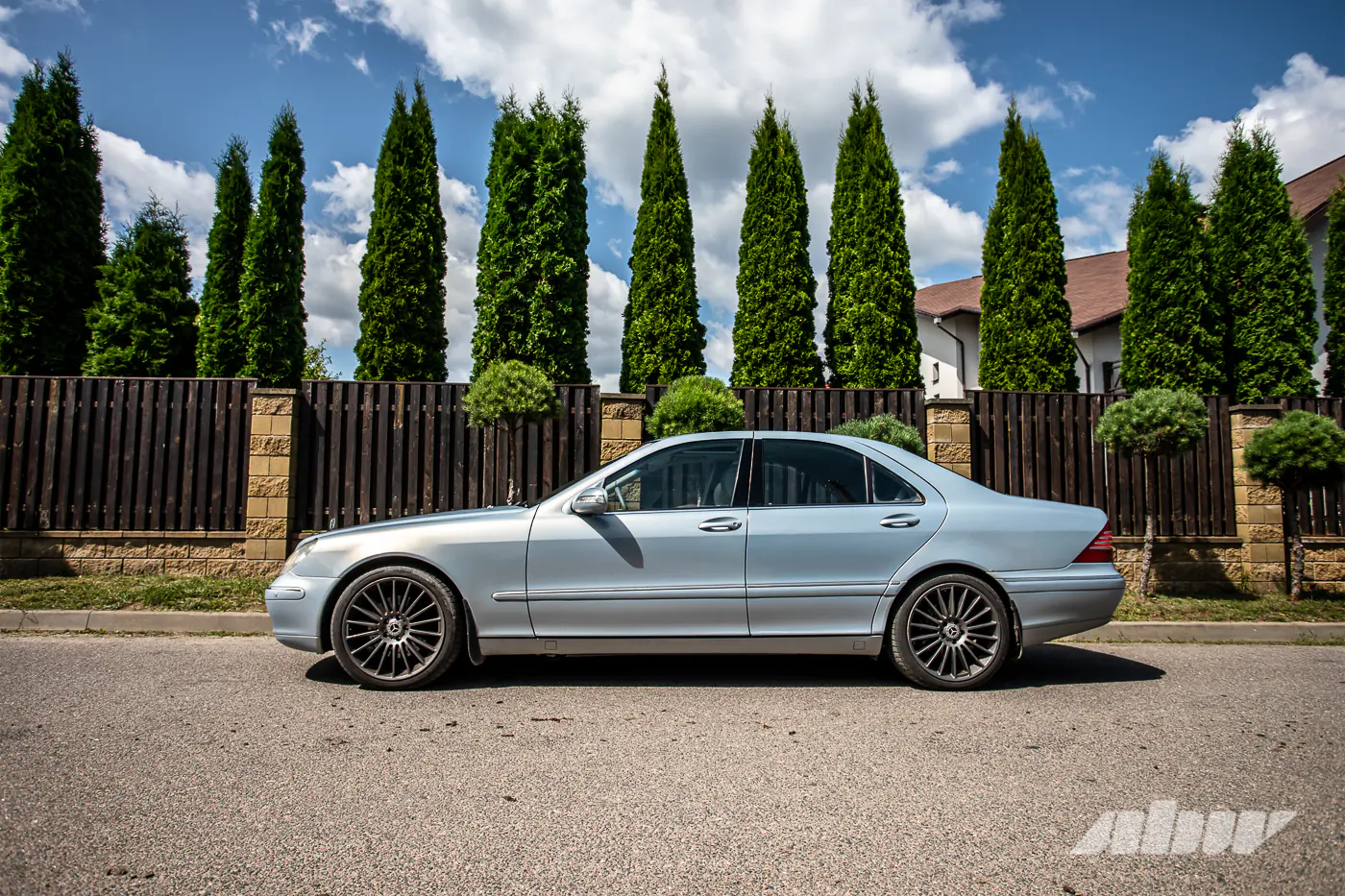 Неправильный «пятисотый»: почему Mercedes-Benz W220 стал изгоем S-класса