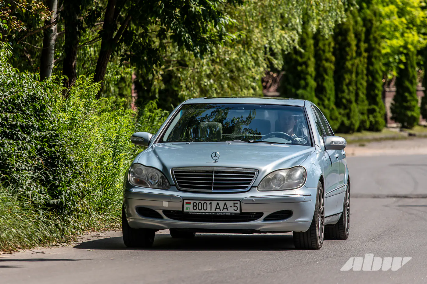 Неправильный «пятисотый»: почему Mercedes-Benz W220 стал изгоем S-класса