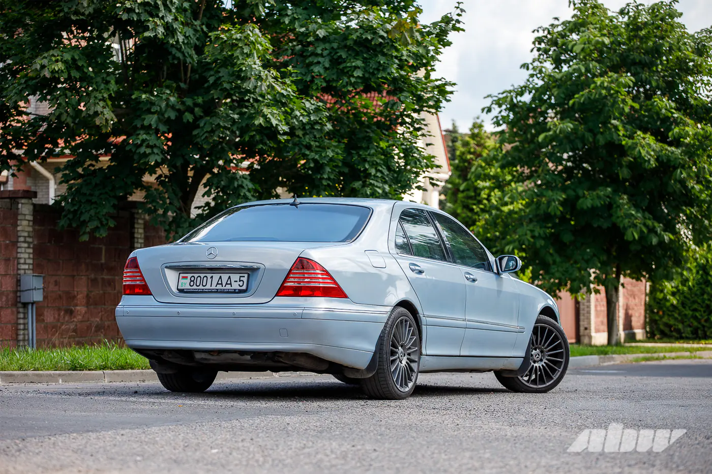 Неправильный «пятисотый»: почему Mercedes-Benz W220 стал изгоем S-класса