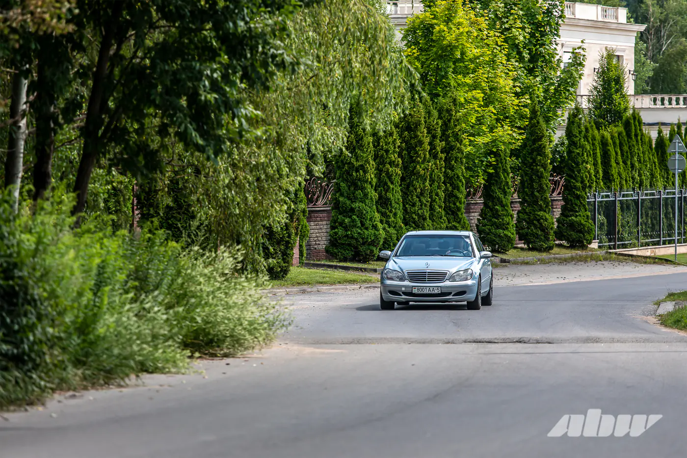 Неправильный «пятисотый»: почему Mercedes-Benz W220 стал изгоем S-класса
