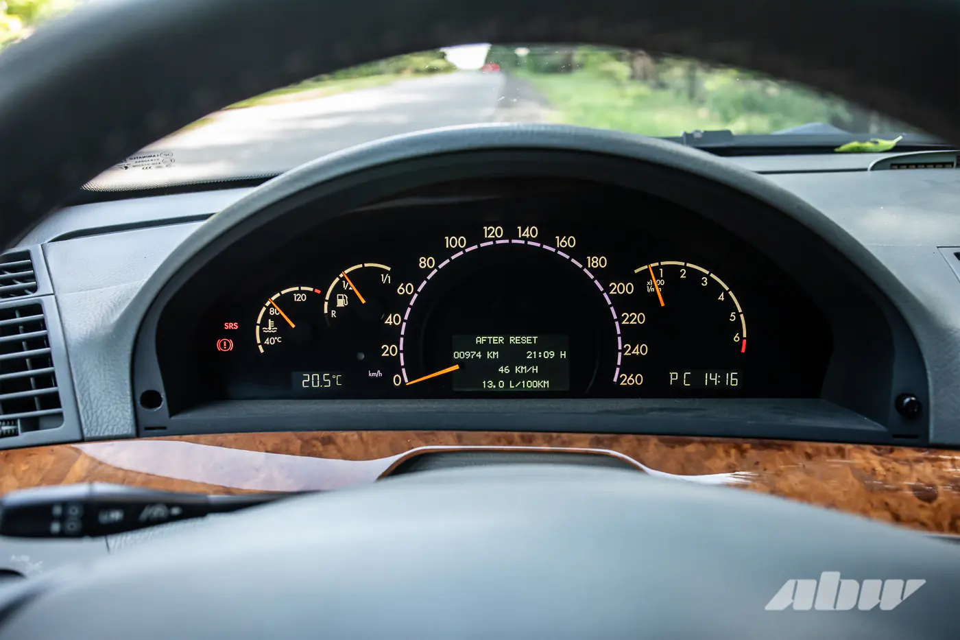 Неправильный «пятисотый»: почему Mercedes-Benz W220 стал изгоем S-класса