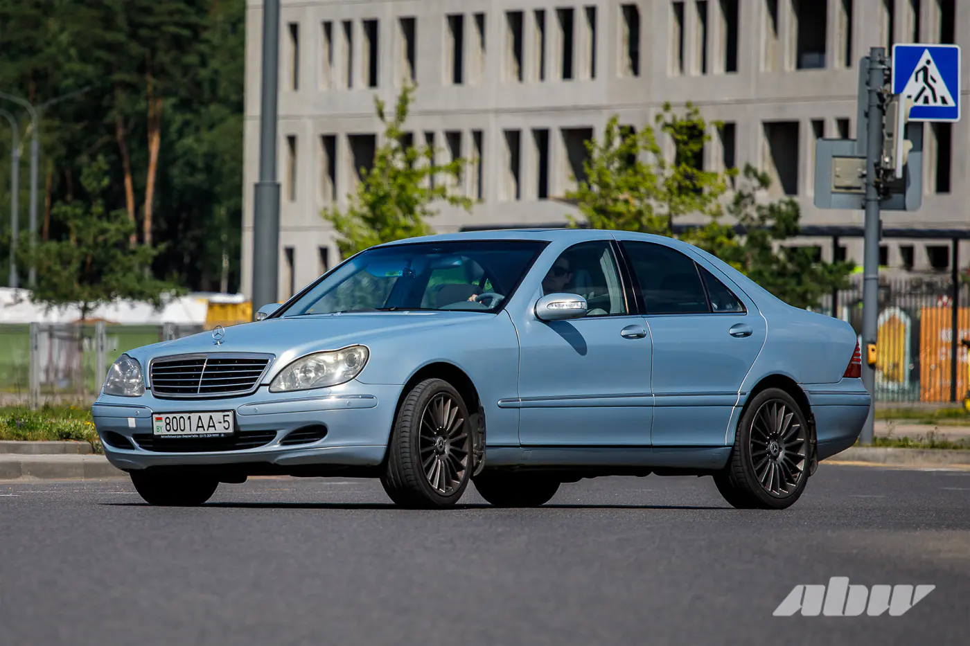 Неправильный «пятисотый»: почему Mercedes-Benz W220 стал изгоем S-класса