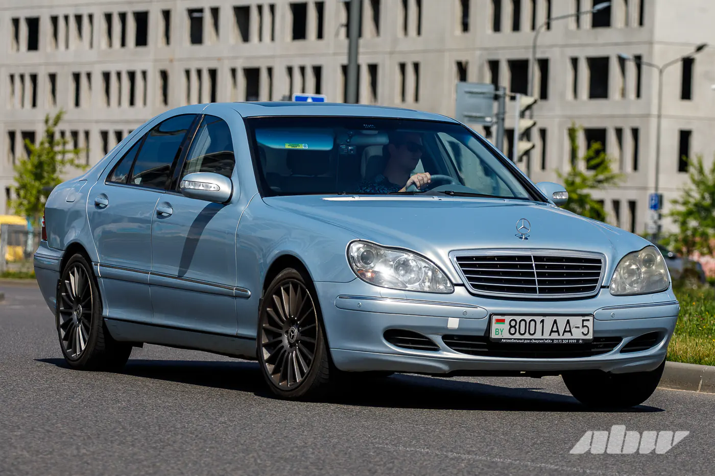Неправильный «пятисотый»: почему Mercedes-Benz W220 стал изгоем S-класса