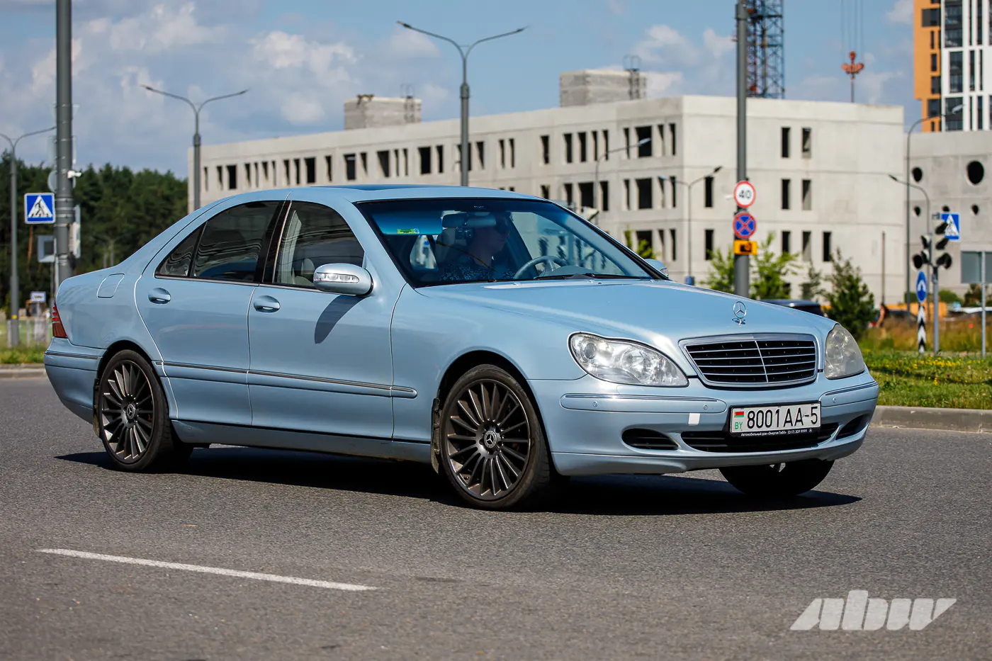 Неправильный «пятисотый»: почему Mercedes-Benz W220 стал изгоем S-класса