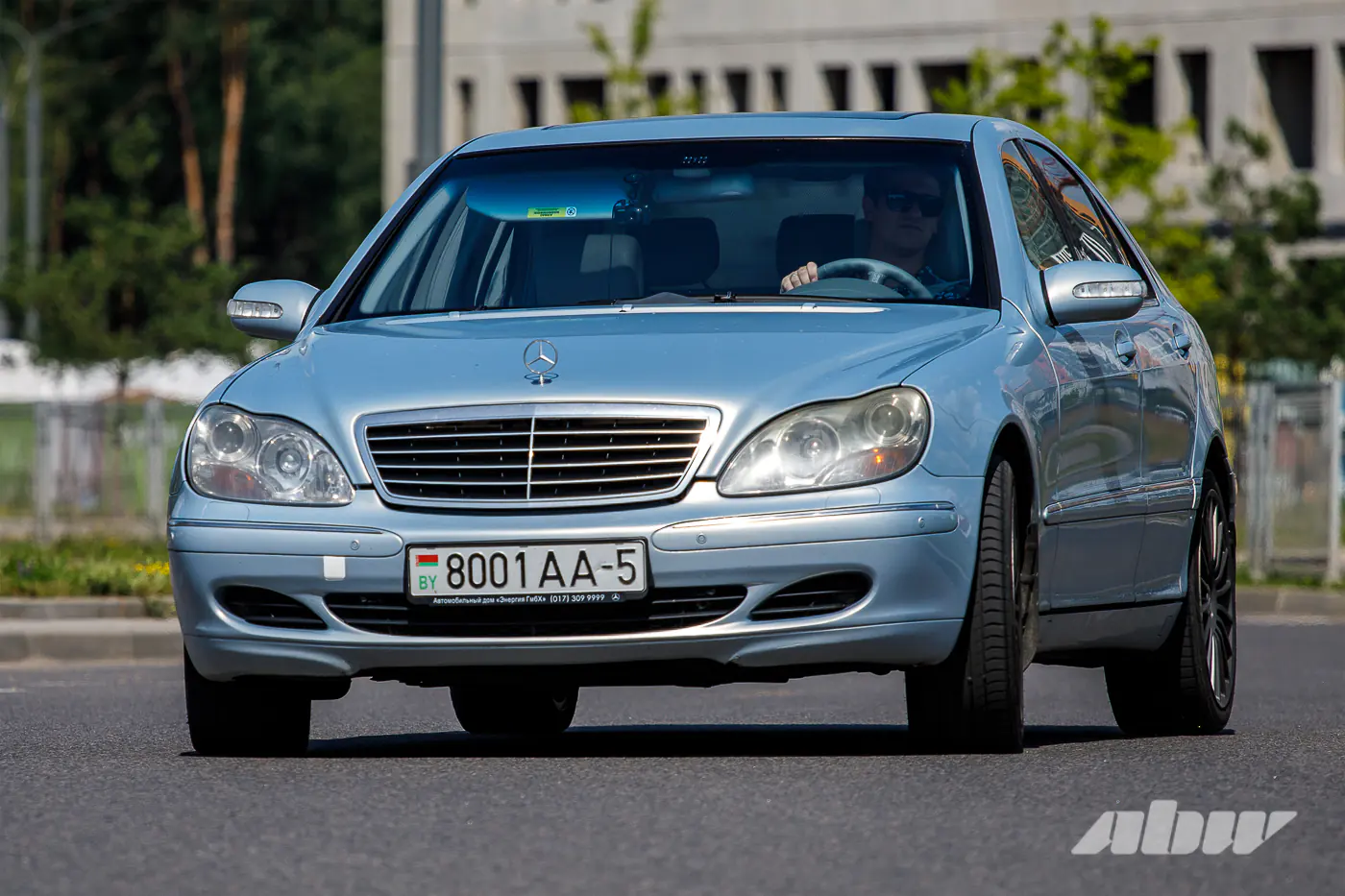 Неправильный «пятисотый»: почему Mercedes-Benz W220 стал изгоем S-класса
