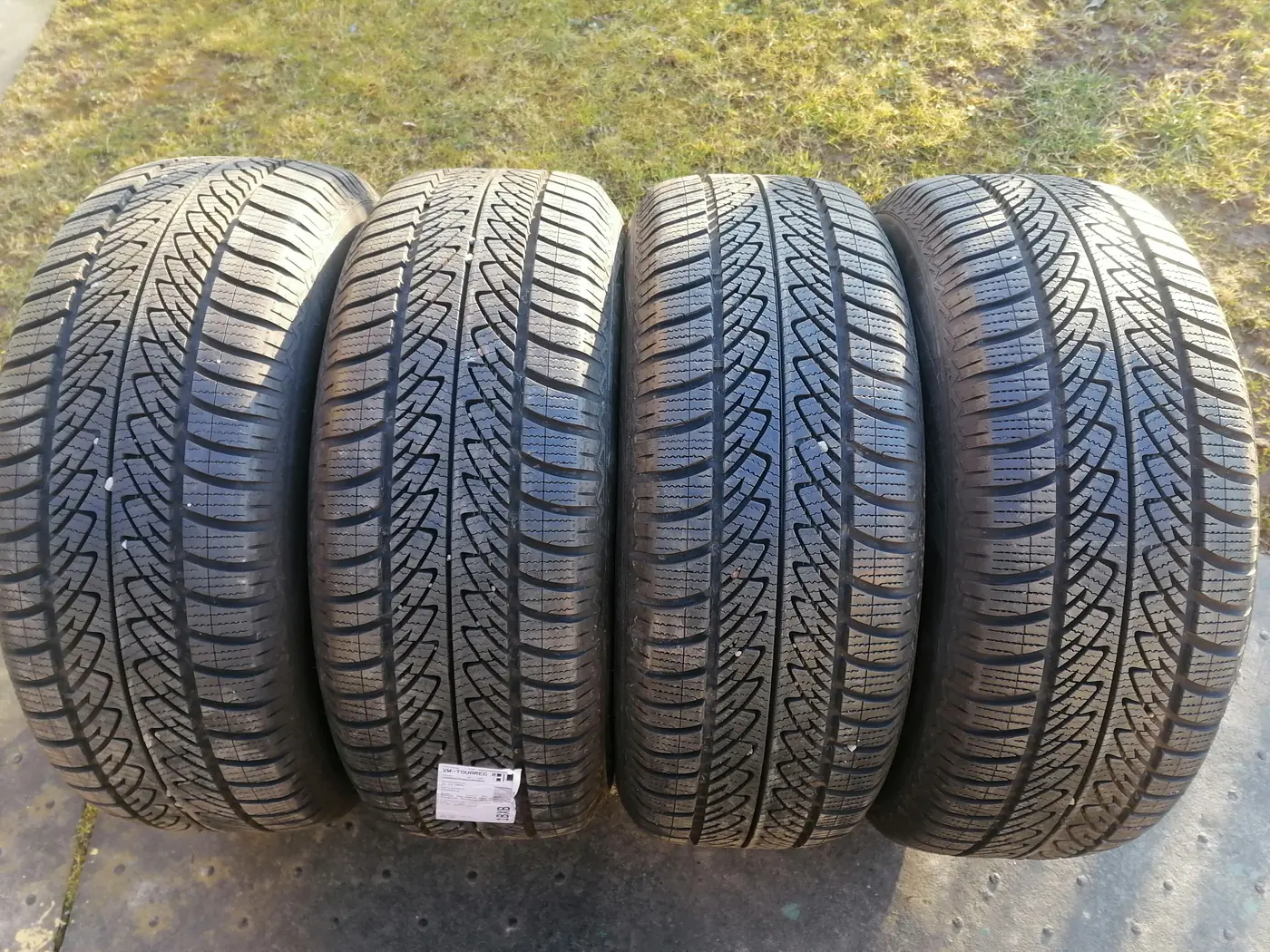R18 255 60 Goodyear Ultra Grip Performance 8