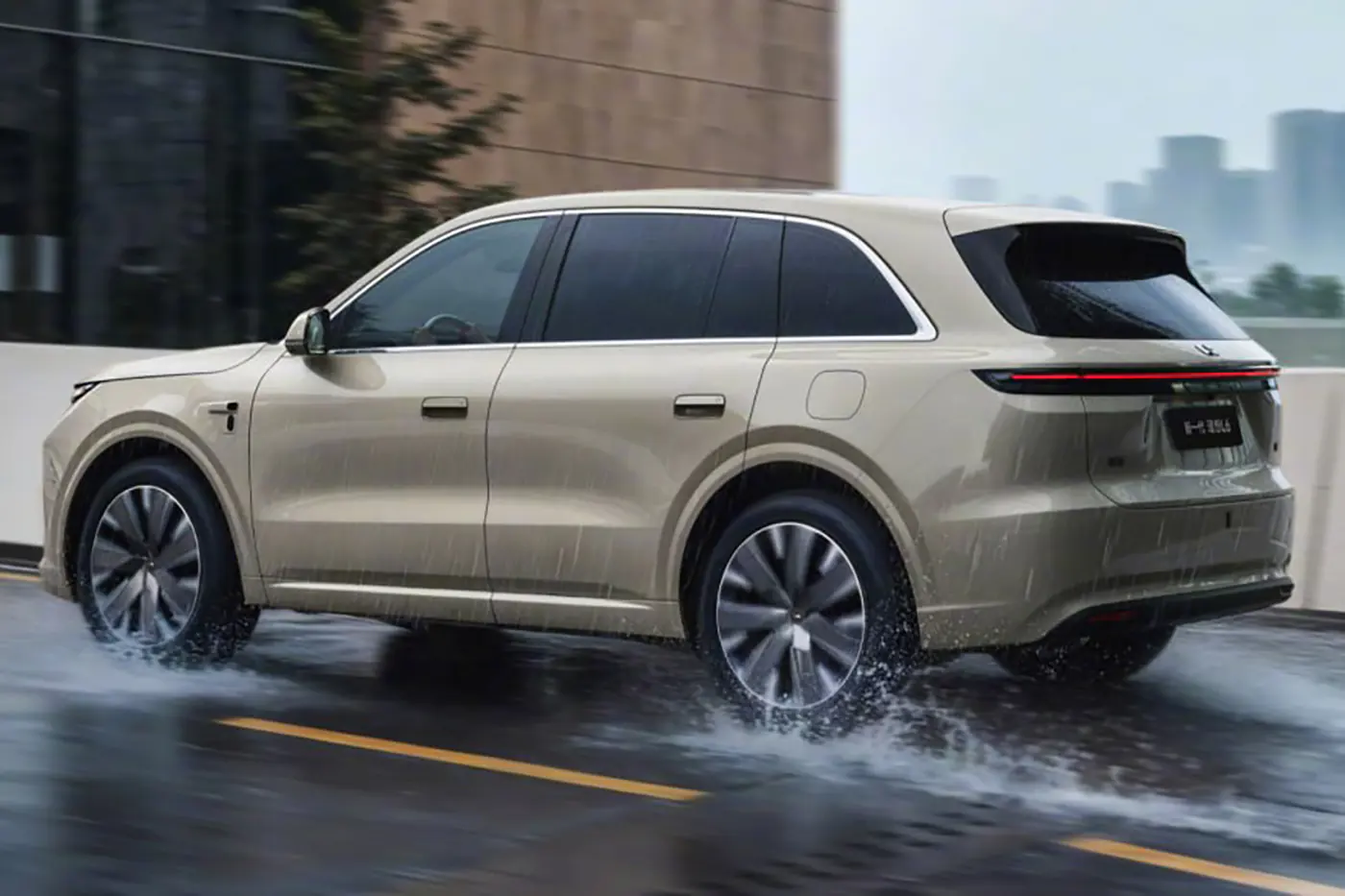 В Китае стартовали продажи обновленного Li Auto L6