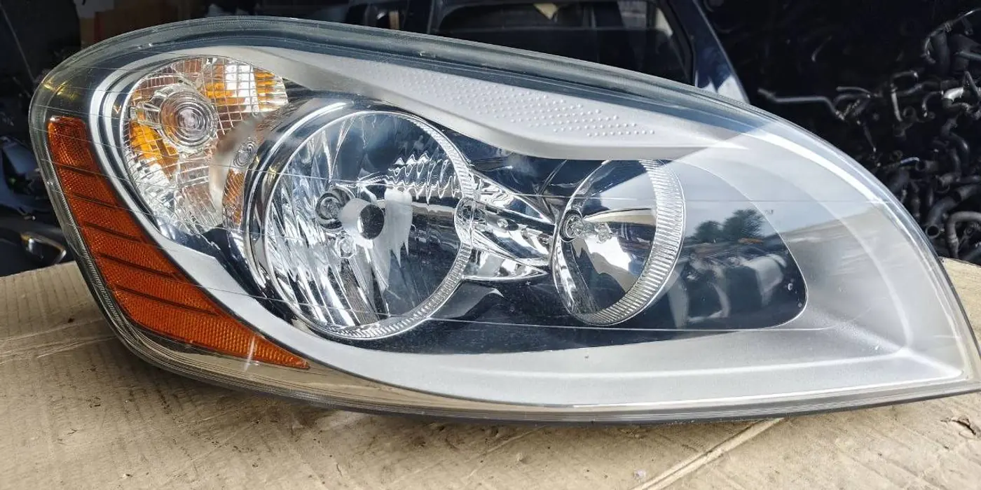 Фара правая к Volvo XC60 2010