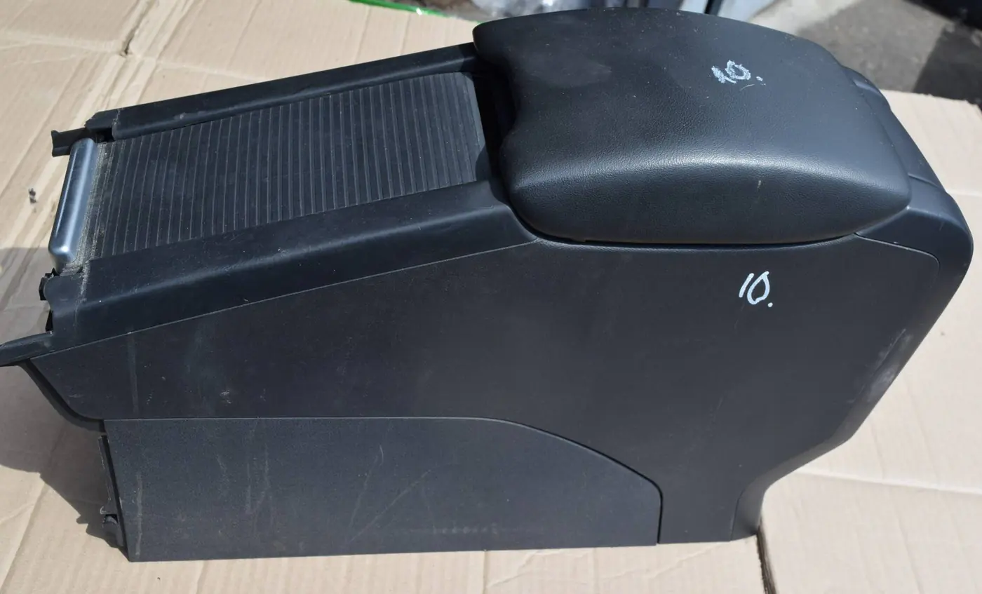 Подлокотник к Volvo XC60 2010