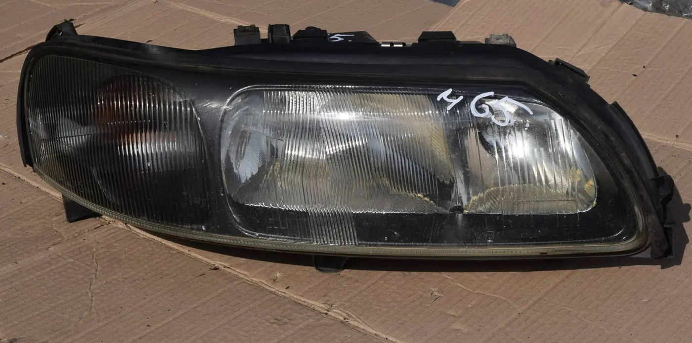 Фара правая к Volvo V70 2002
