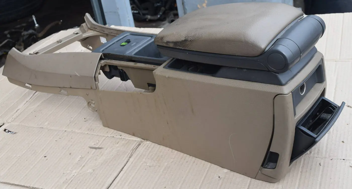 Подлокотник к Volvo V70 2002