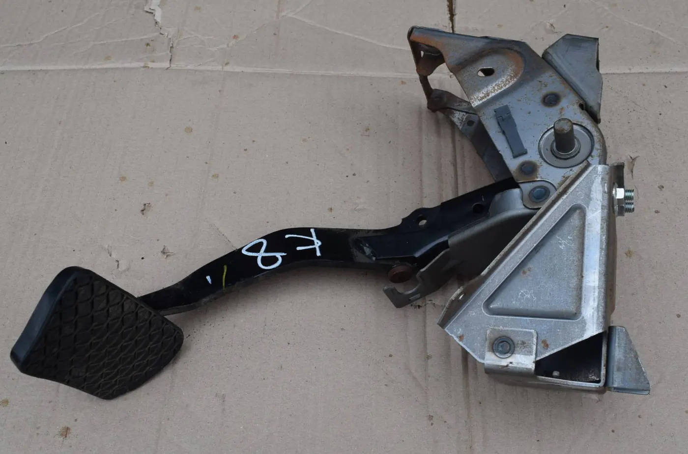 Педаль тормоза к Mazda CX-7 2007