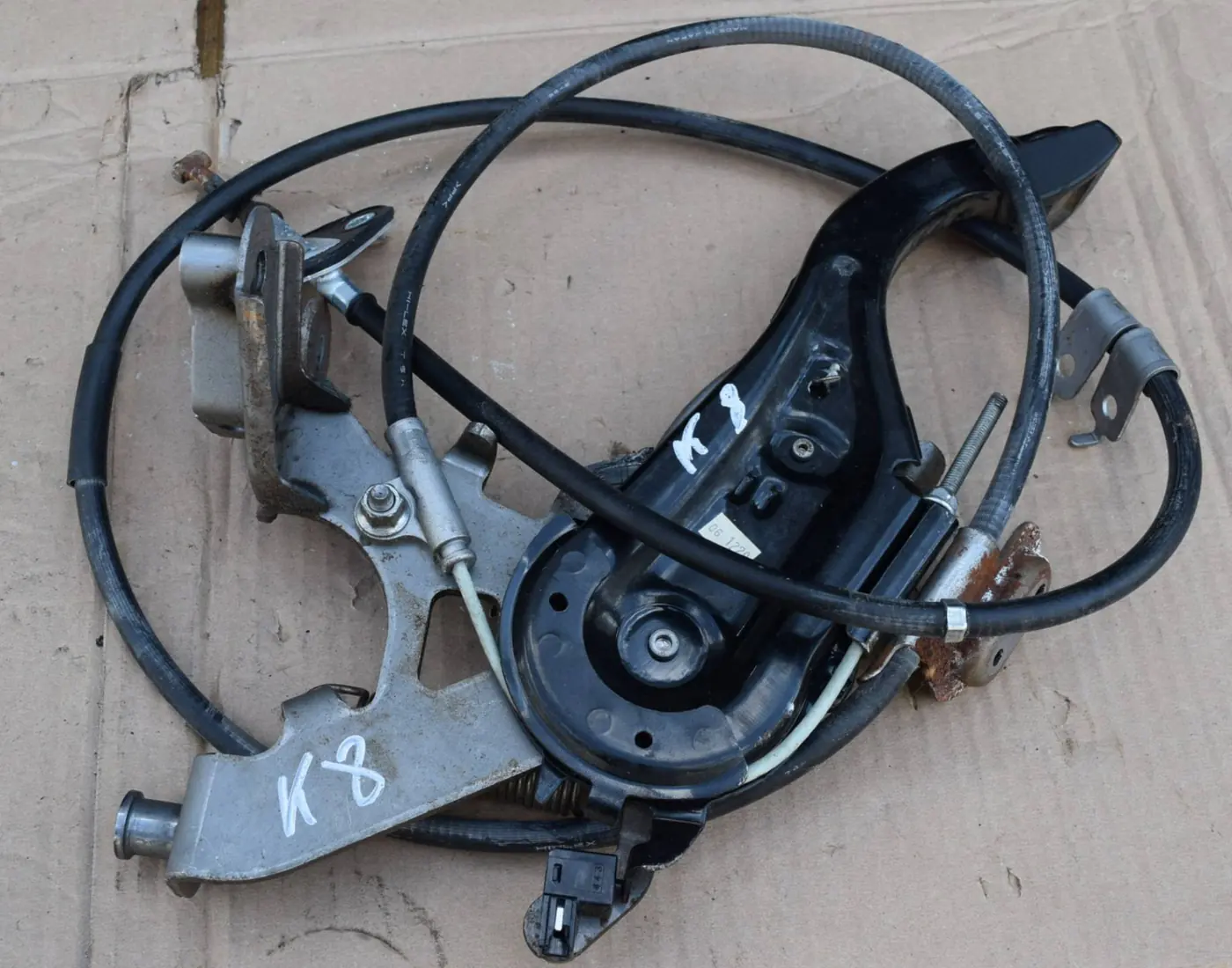 Трос ручника к Mazda CX-7 2007