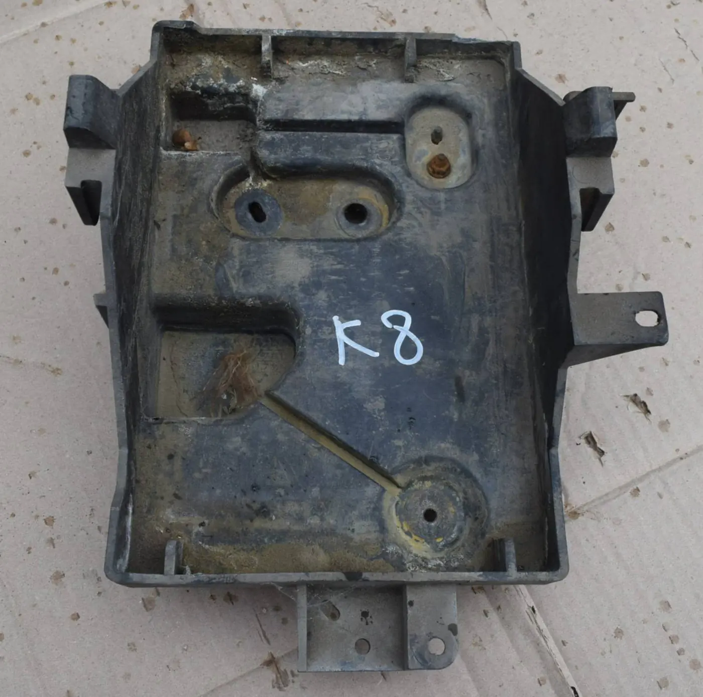 Полка аккумулятора к Mazda CX-7 2007