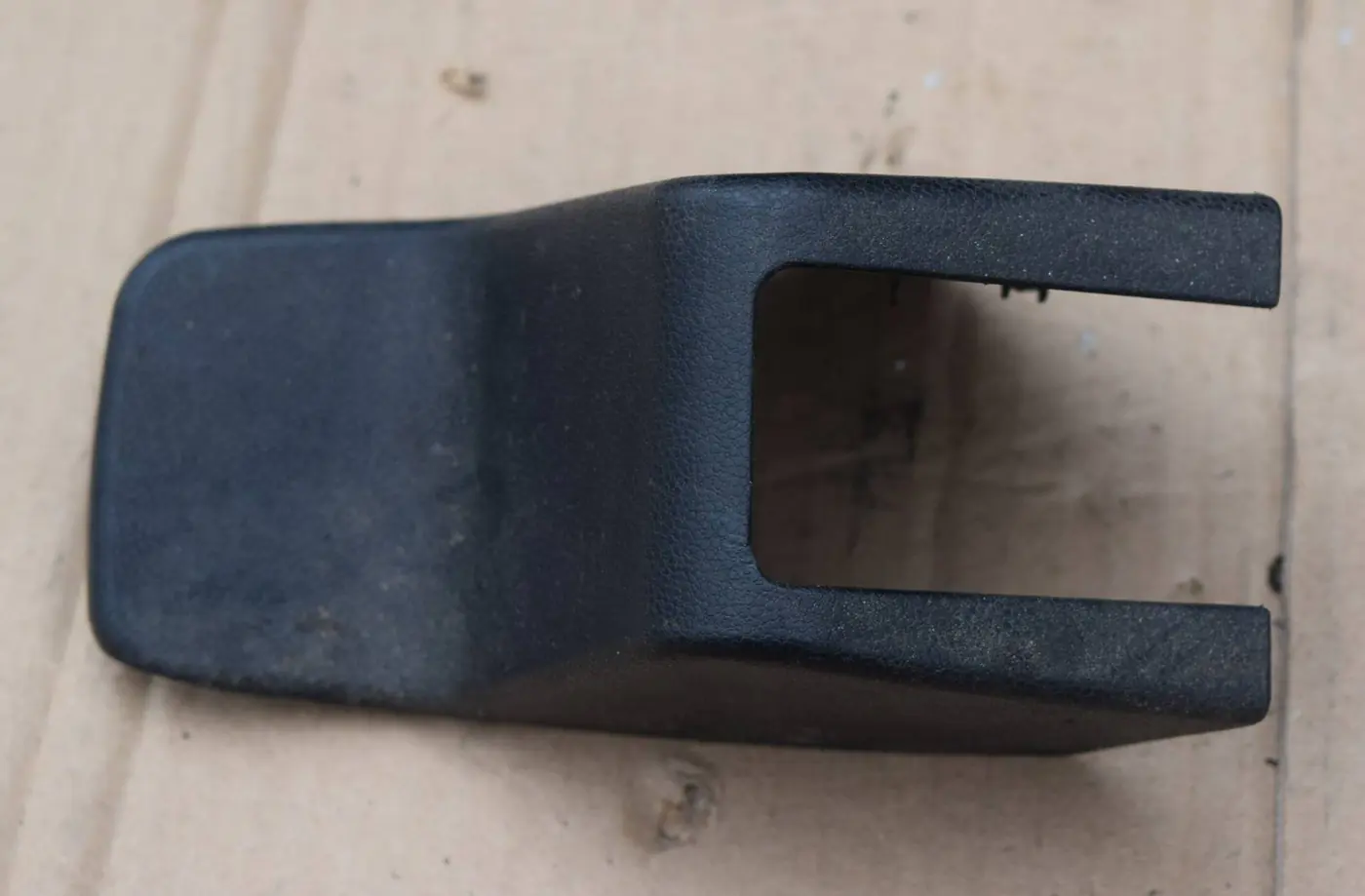 Пластик салазок сиденья к Mazda CX-7 2007